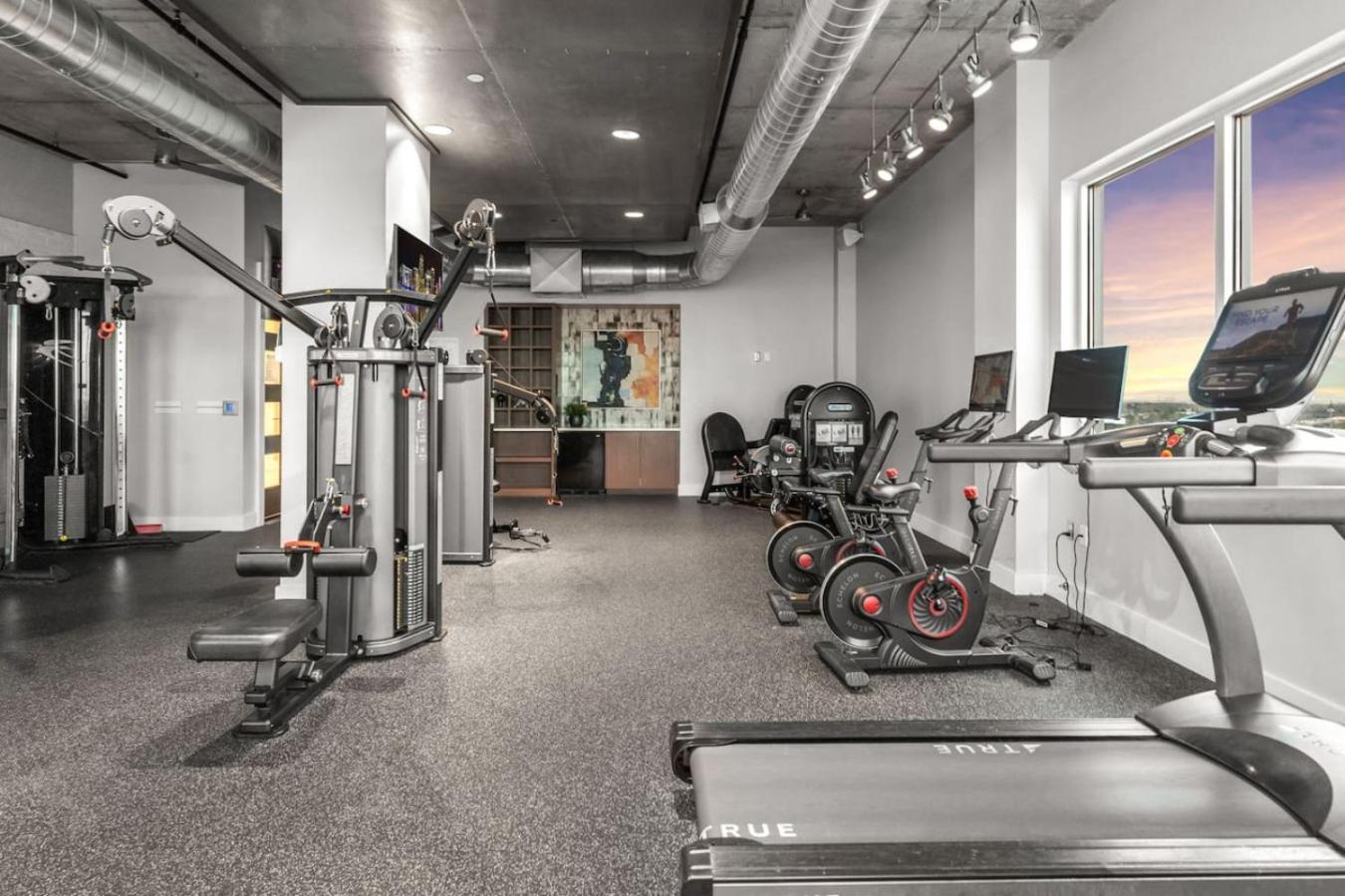 Modern 2 Bed Getaway Steps From Tropicana Field 圣彼得堡 外观 照片