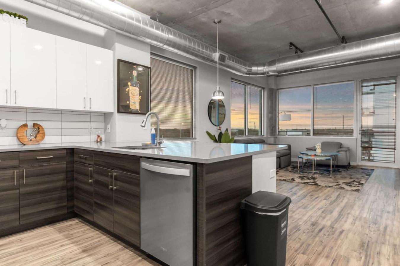 Modern 2 Bed Getaway Steps From Tropicana Field 圣彼得堡 外观 照片